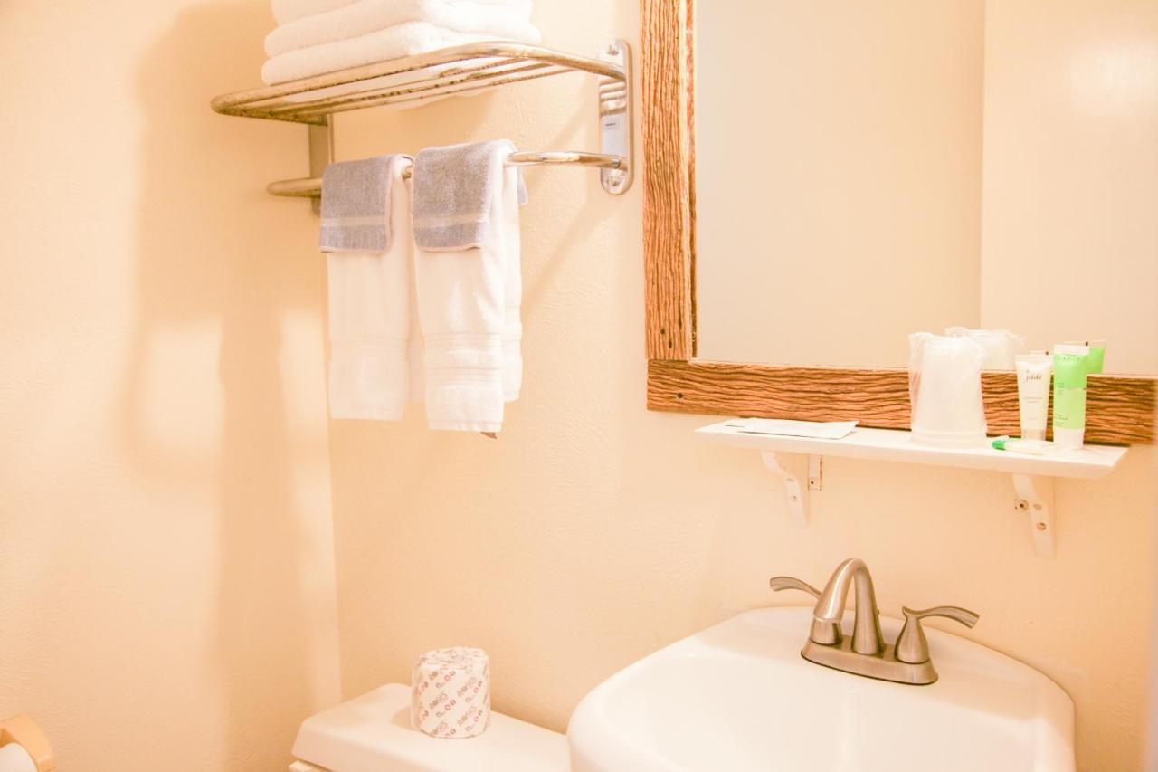 Shiner Country Inn Bagian luar foto