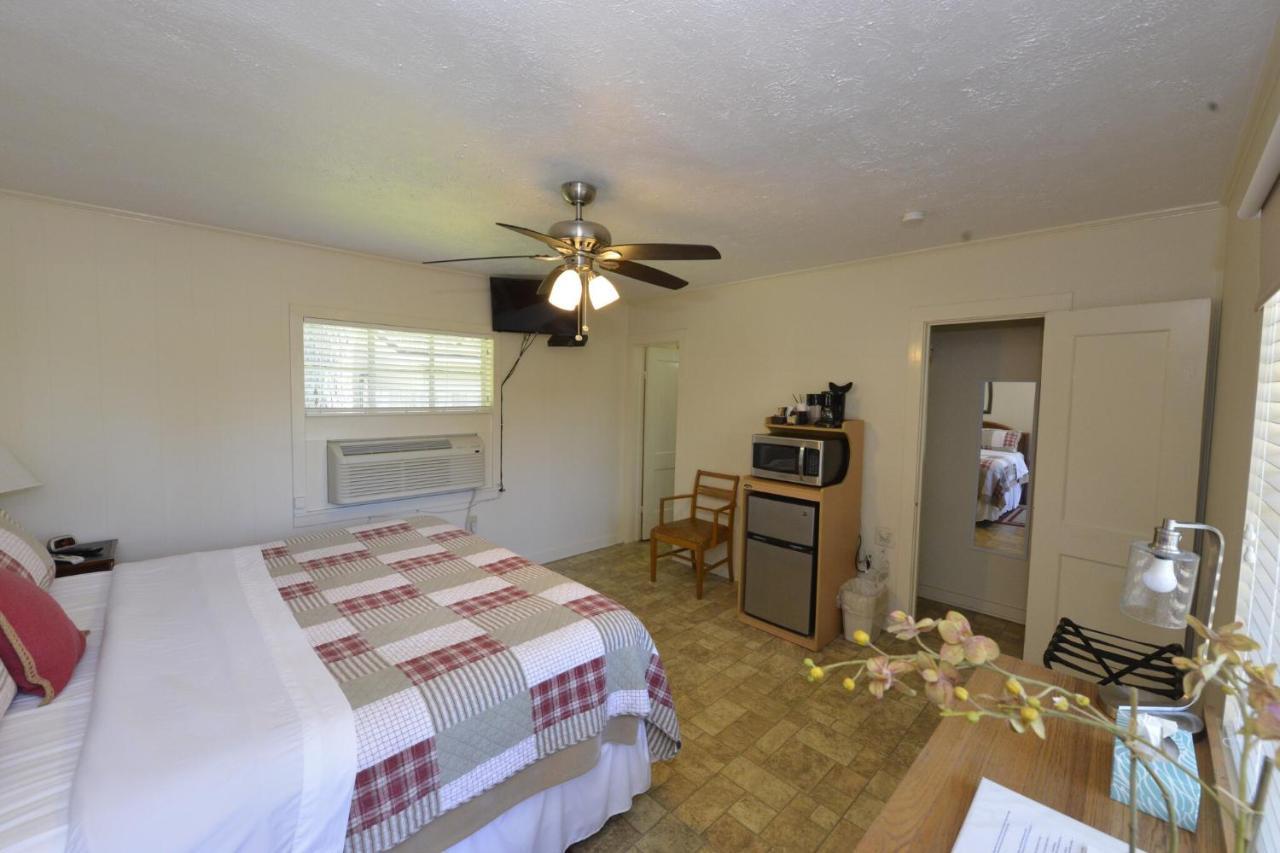 Shiner Country Inn Bagian luar foto