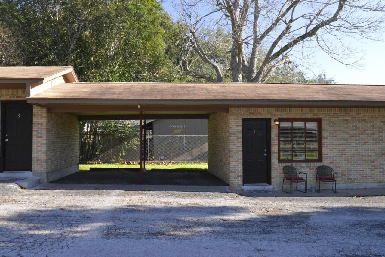 Shiner Country Inn Bagian luar foto