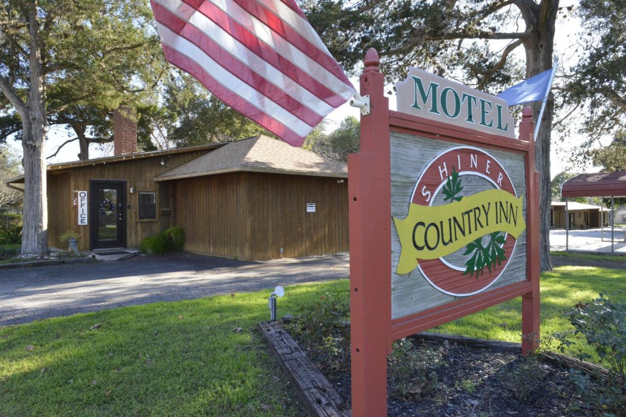 Shiner Country Inn Bagian luar foto