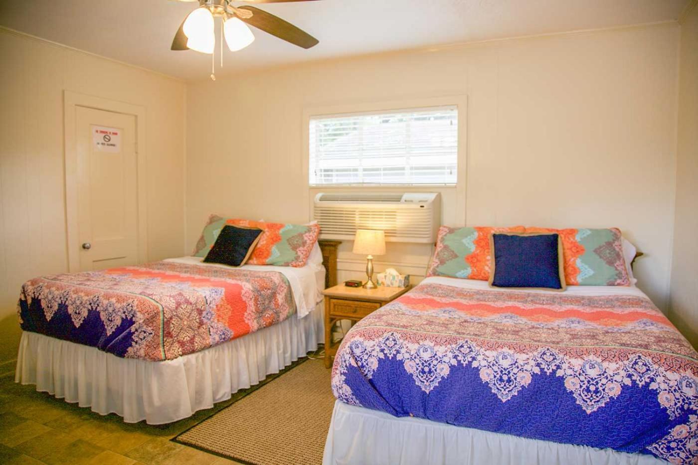 Shiner Country Inn Bagian luar foto